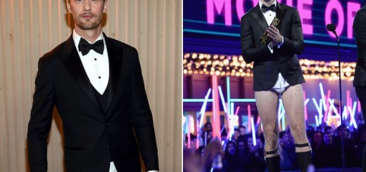 MTV Movie Awards, Alexander Skarsgard presented in his briefs.
